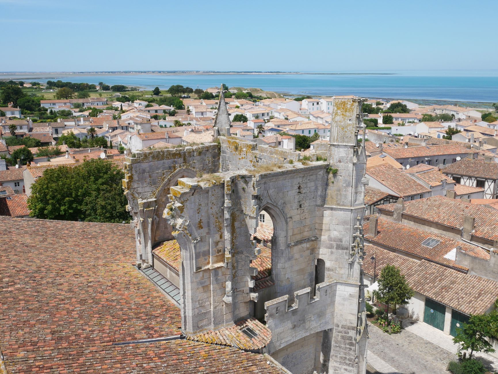 Bâchage de toiture équipe à Lyon